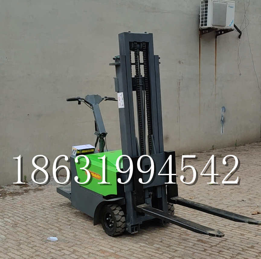 庄河市优程全电动叉车插腿式堆高车液压装卸车1.5吨升高小型站驾式铲车