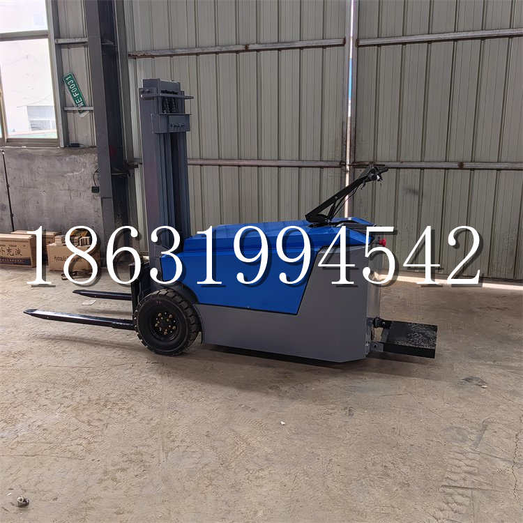 庄河市全电动叉车插腿式堆高车液压装卸车1.5吨升高小型站驾式铲车
